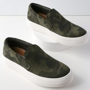 BRAND NEW Steve Madden Gills Sneakers Camouflage